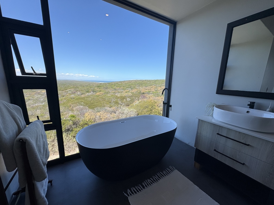 5 Bedroom Property for Sale in Pearl Bay Western Cape